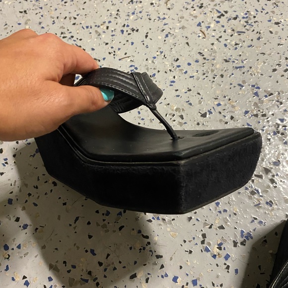 Frankie’s bikinis platform flip flops - Picture 13 of 16